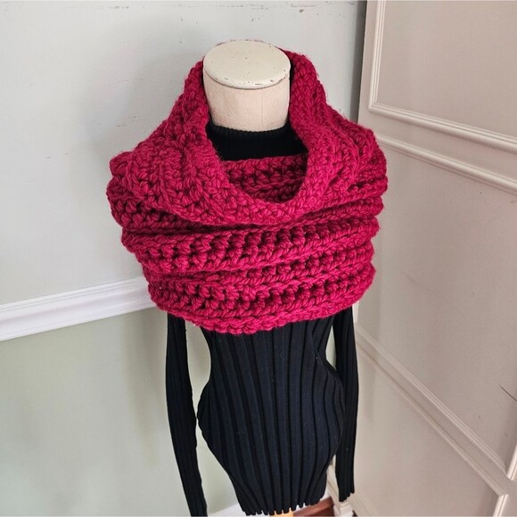 Handmade Crochet Soft and Chunky Infinity Red Scarf.  Very stylish! - Picture 1 of 4